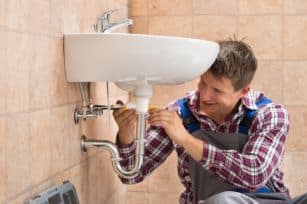 AquaPlus Klempner bei einem Sanitärservice in Kiel
